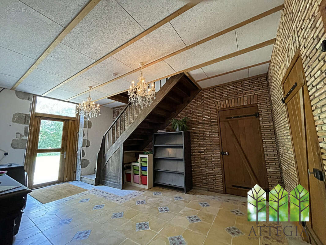 Maison à MOUTIER-MALCARD