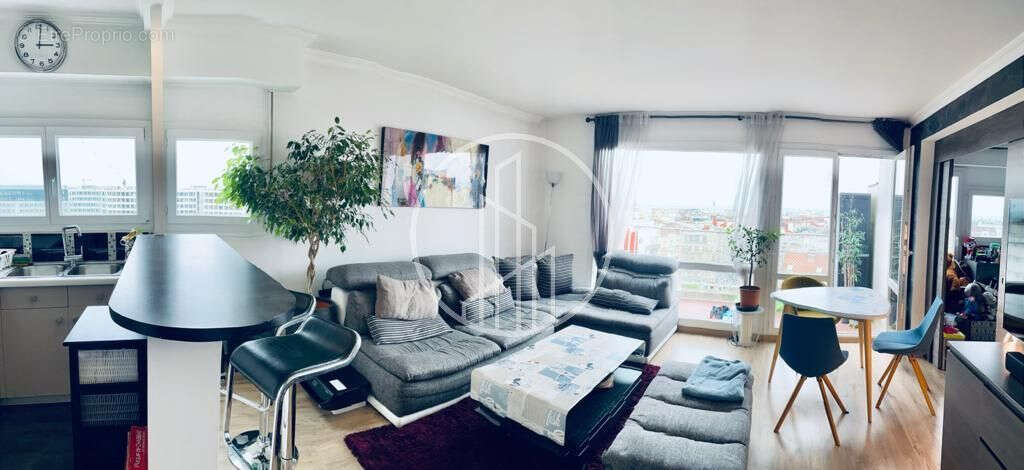 Appartement à COURBEVOIE