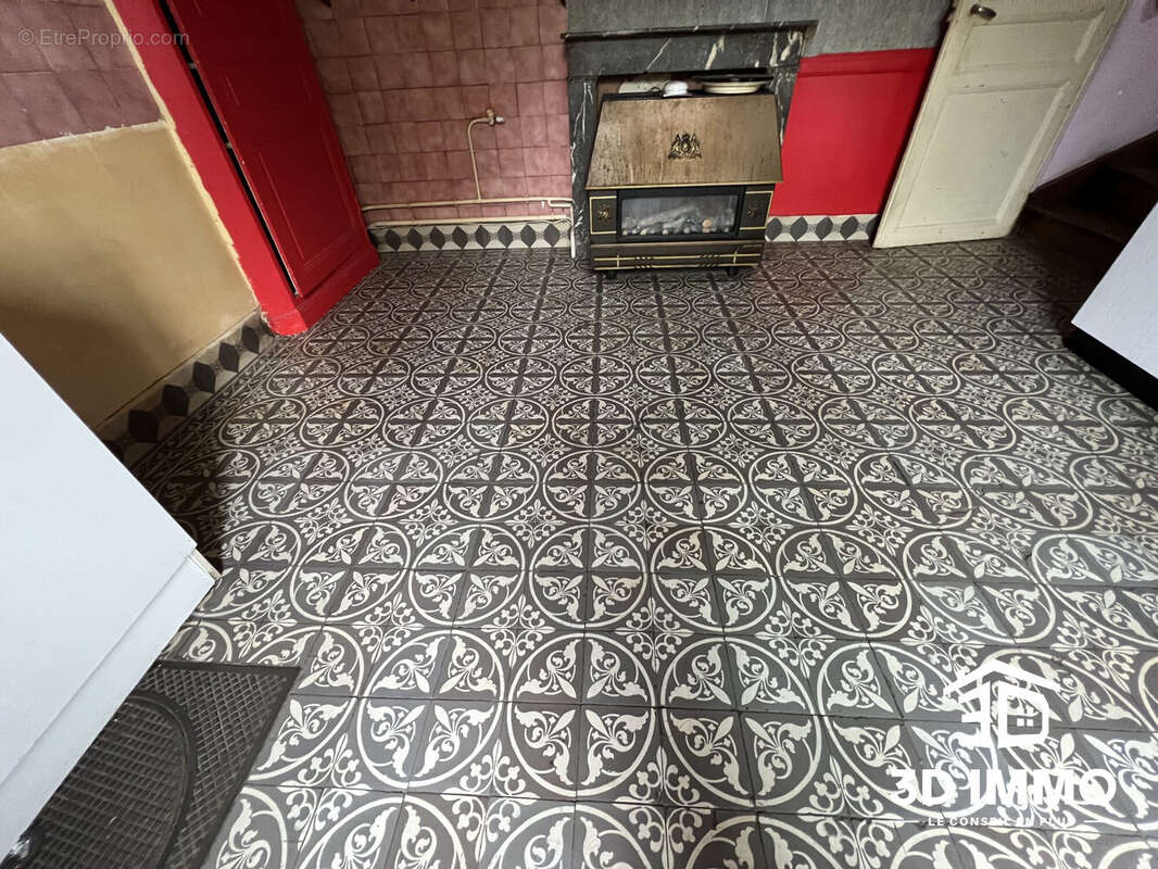 Maison à AVESNES-SUR-HELPE