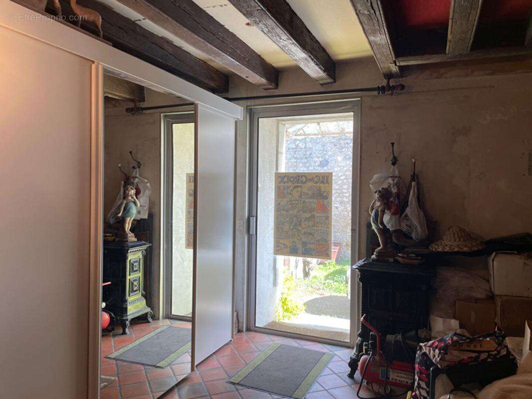 Maison Sainte Solange 7 pièce(s) 280 m2 sur terrain de  845 m² - photo 2