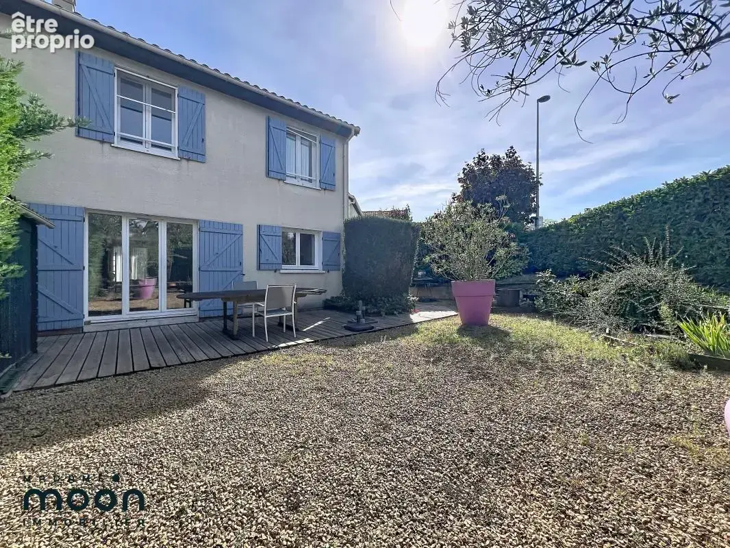 Maison familiale 4 chambres 108m²(115m2 au sol) avec jardin et garage à Oullins Pierre-Bénite -Secteur Perron - photo 3