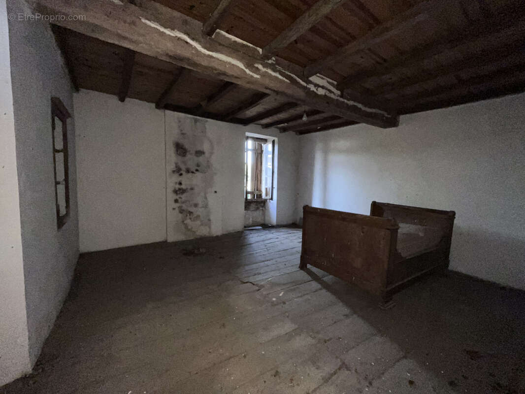 Maison à SAINT-SIGISMOND-DE-CLERMONT