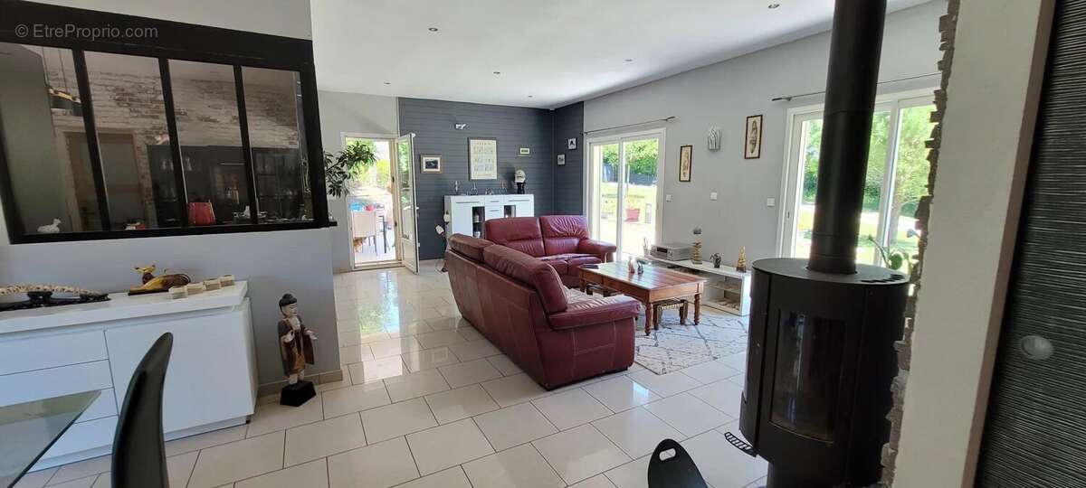 Maison à MONTAIGU-DE-QUERCY