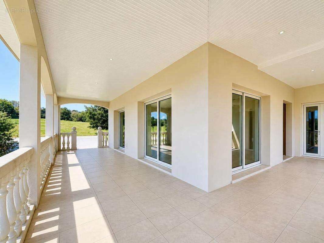 Maison de 5 pièces de 133 m² à Lestelle-de-Saint-Martory - photo 10