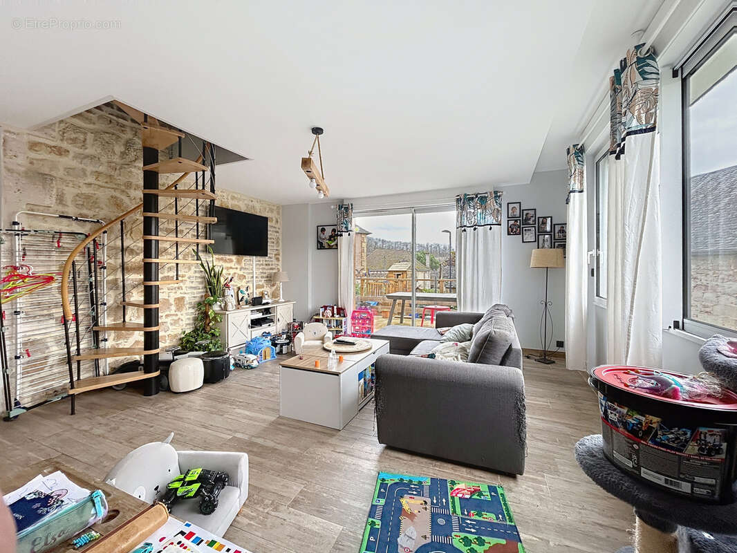 Maison à BRIGNAC-LA-PLAINE