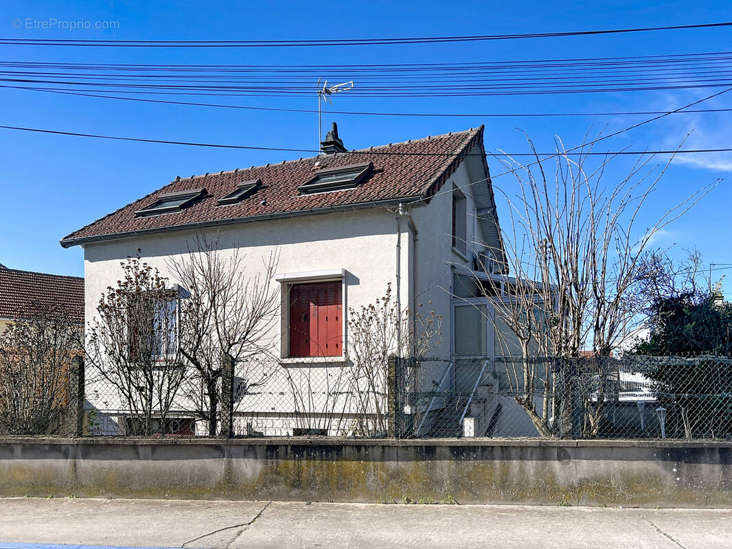 Maison à PARAY-VIEILLE-POSTE