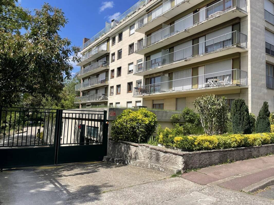 Parking à FRESNES