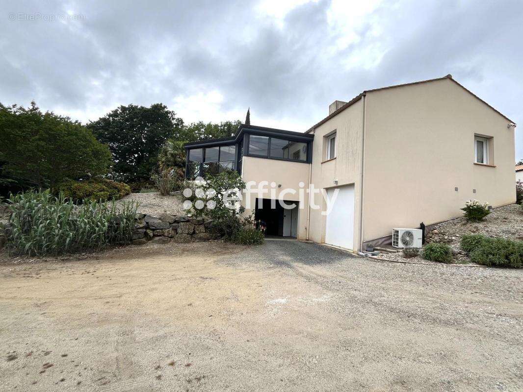 Maison à LE GIROUARD