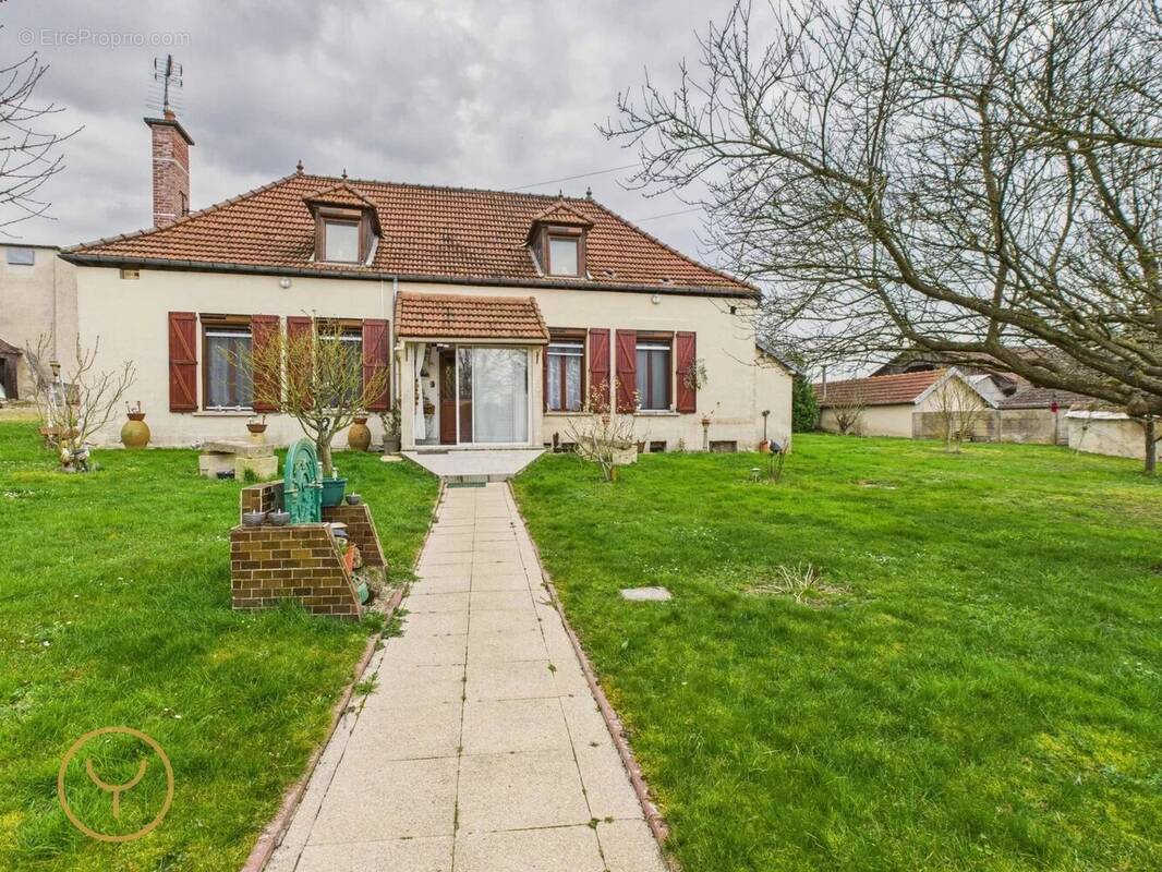 Maison à CHARNY-LE-BACHOT