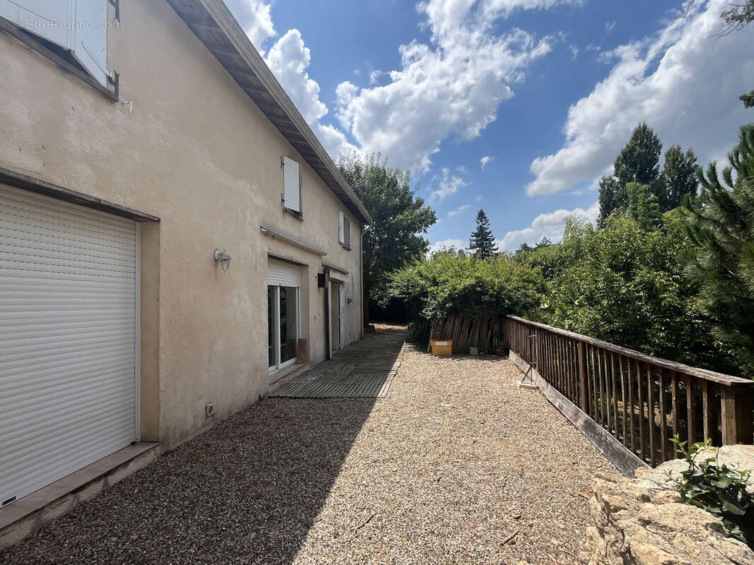 Maison 195 m2 10 minutes de La Reole et Sauveterre de Guyenne avec jardin de 1400m2 - photo 1