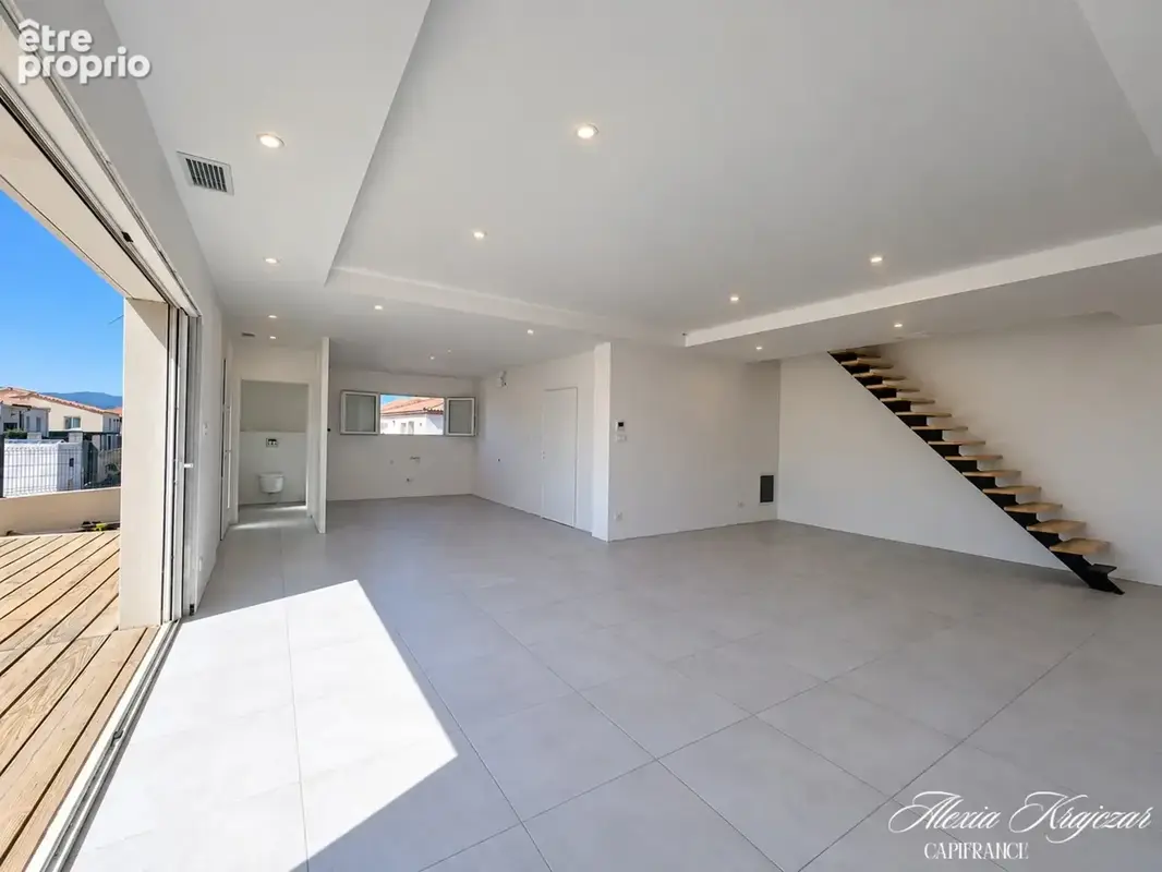 A VENDRE - Maison - 156m² - T6 - 4 chambres - Garage - Terrasse, jardin et piscine - CESSENON-SUR-ORB (34) - photo 2
