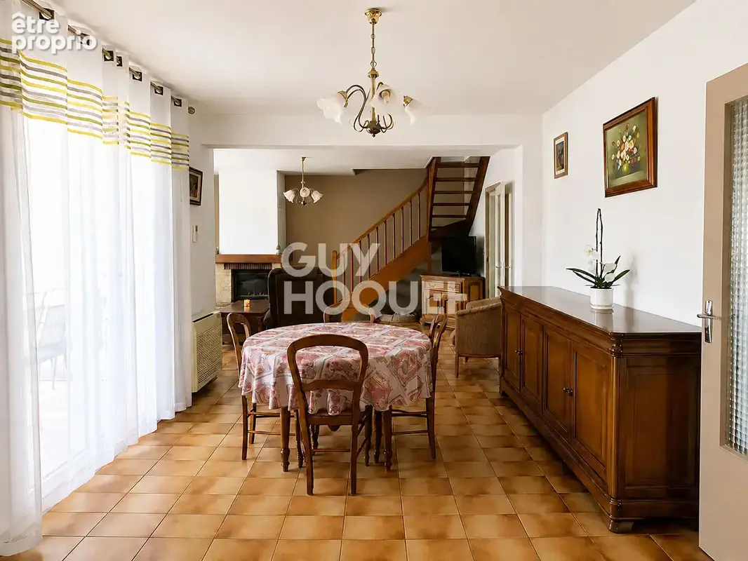Maison familiale de  7 pièces et 154 m² - Aix-les-Bains - Terrain de 1 689 m² - photo 2