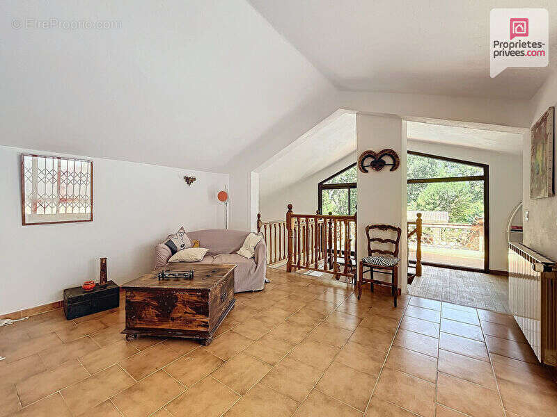 Maison à TOURRETTES