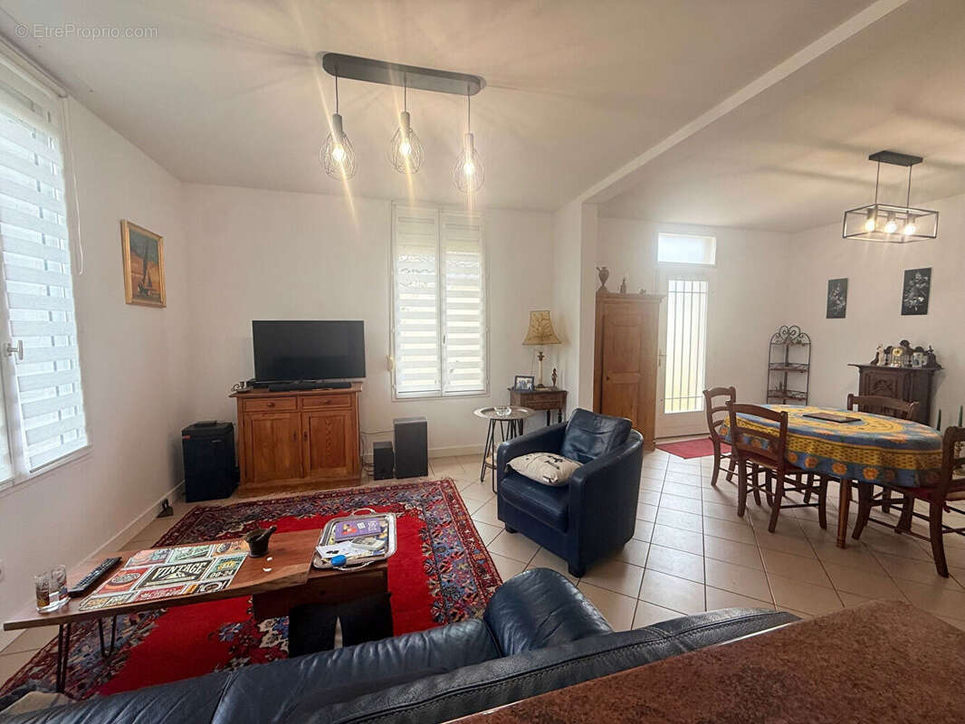 Maison à COUTRAS