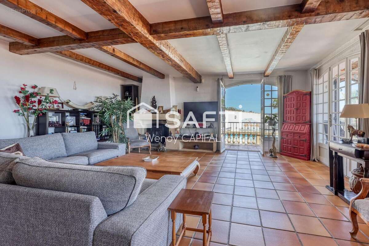 Maison 228 m² à Hyeres  - photo 2
