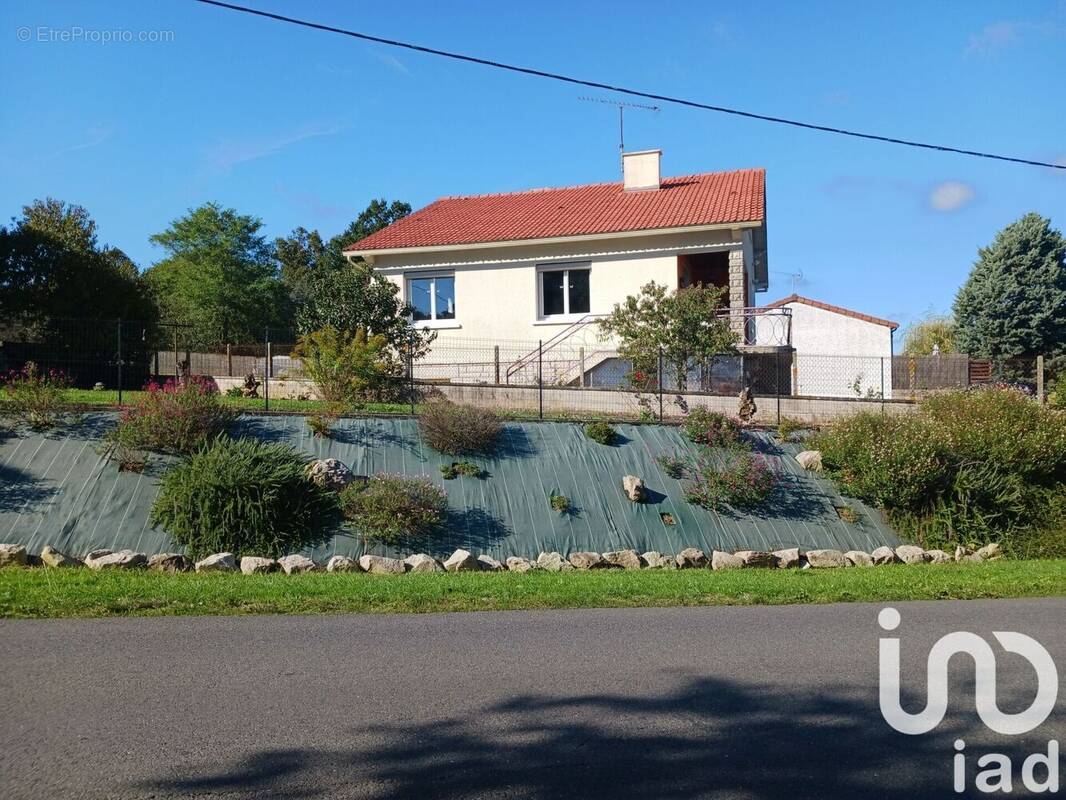 Photo 1 - Maison à LE VIGEANT