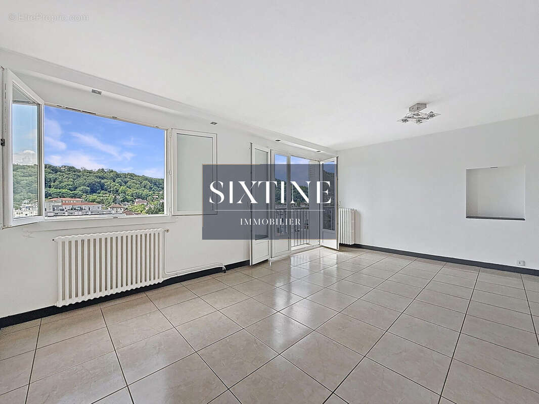 Appartement à BOURGOIN-JALLIEU