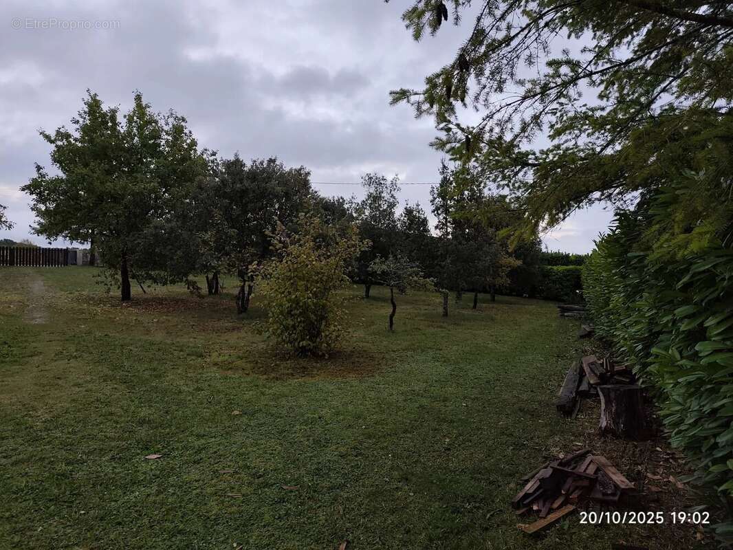 Maison à LEGUILLAC-DE-L&#039;AUCHE