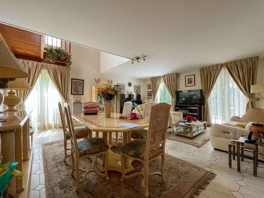Appartement à LE RAINCY