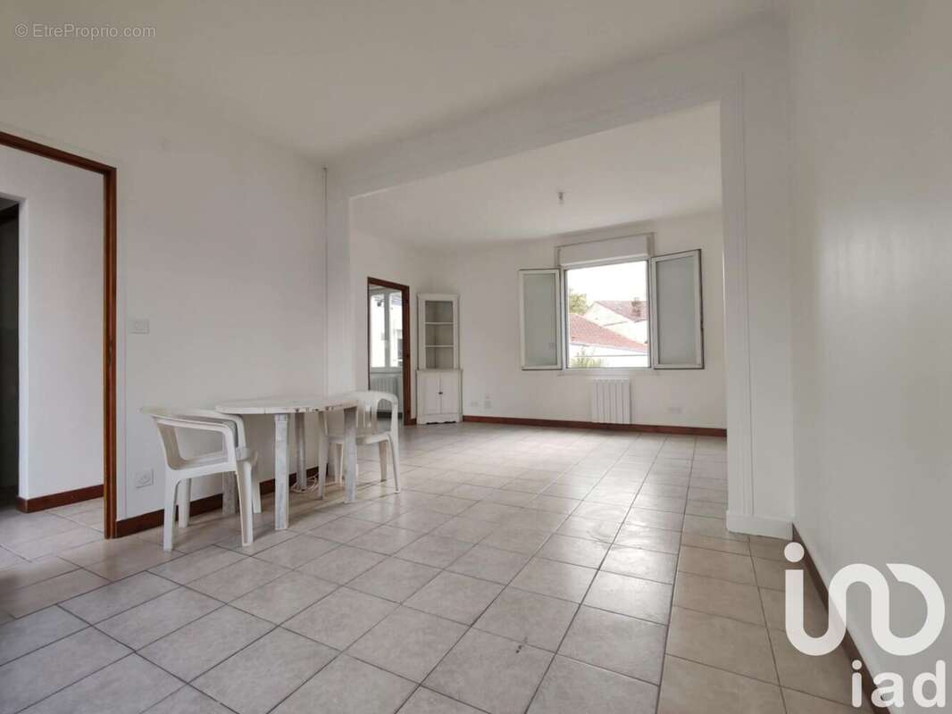 Photo 2 - Maison à SURGERES