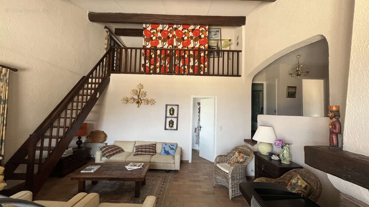 Maison à ROQUEBRUNE-SUR-ARGENS