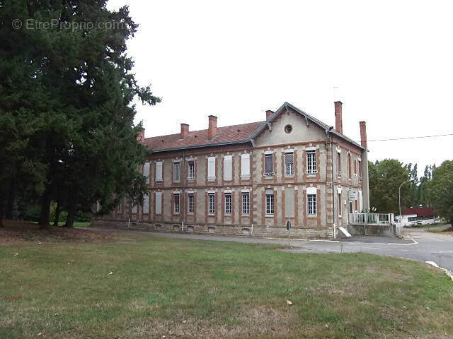 Appartement à YZEURE