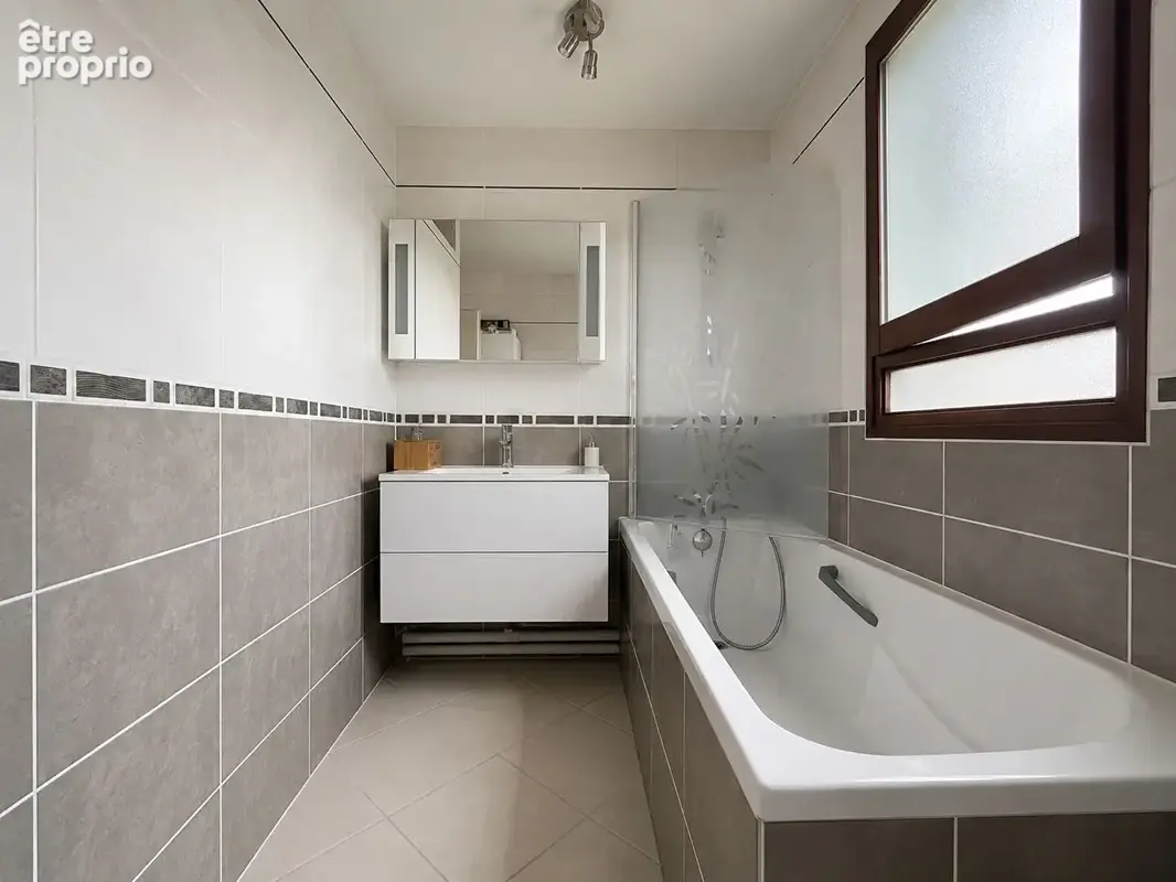Appartement T3 avec balcon, cave et stationnement - photo 4