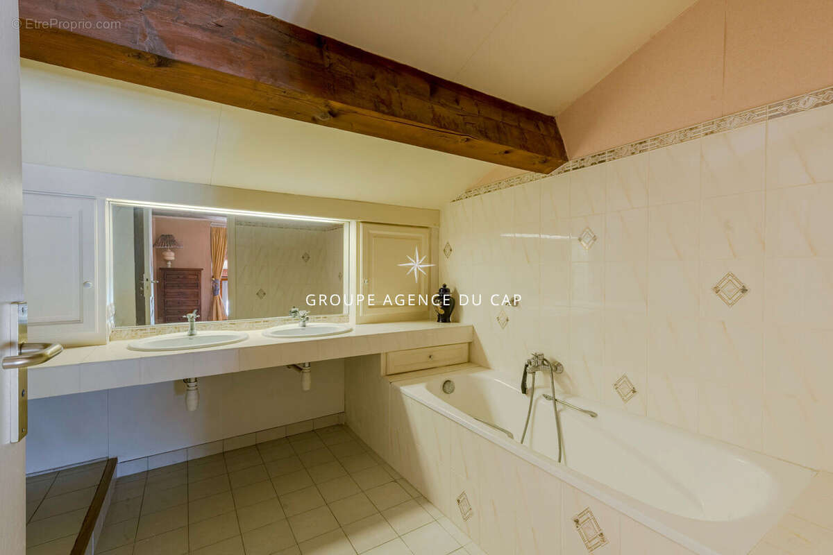 Appartement PORT FRÉJUS  Duplex 115 m² en dernier étage avec terrasse, vue mer, vue port et grand garage - photo 14