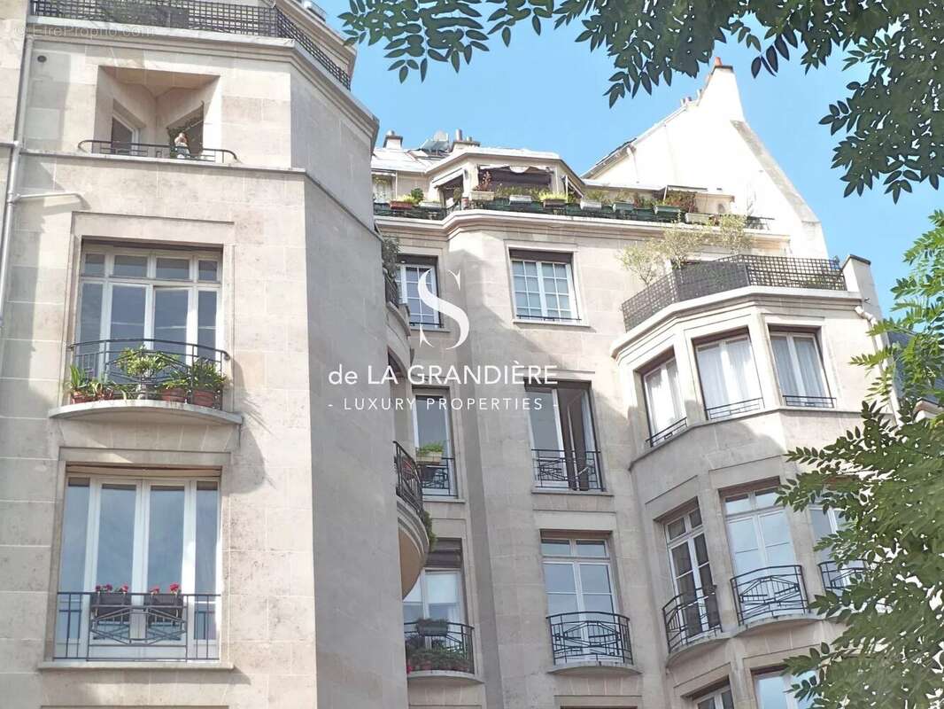 Appartement à PARIS-16E