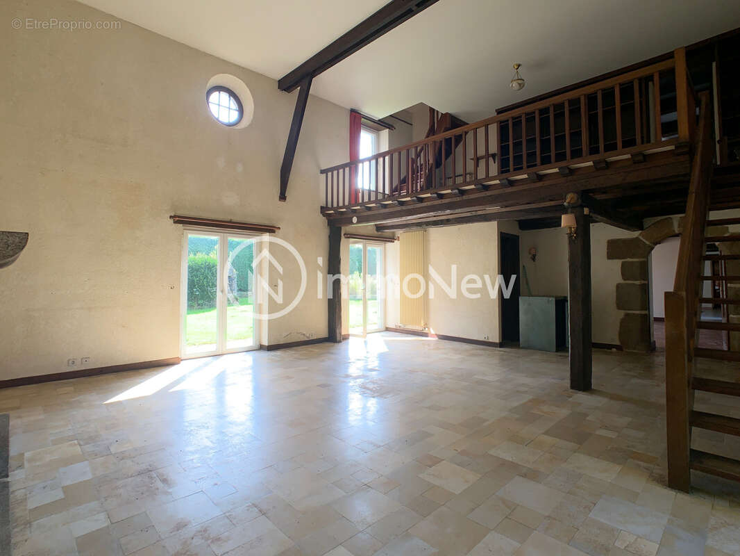 Maison familiale de caractère/Saint Sauveur la Pommeraye/ Grands volumes et piscine. - photo 4