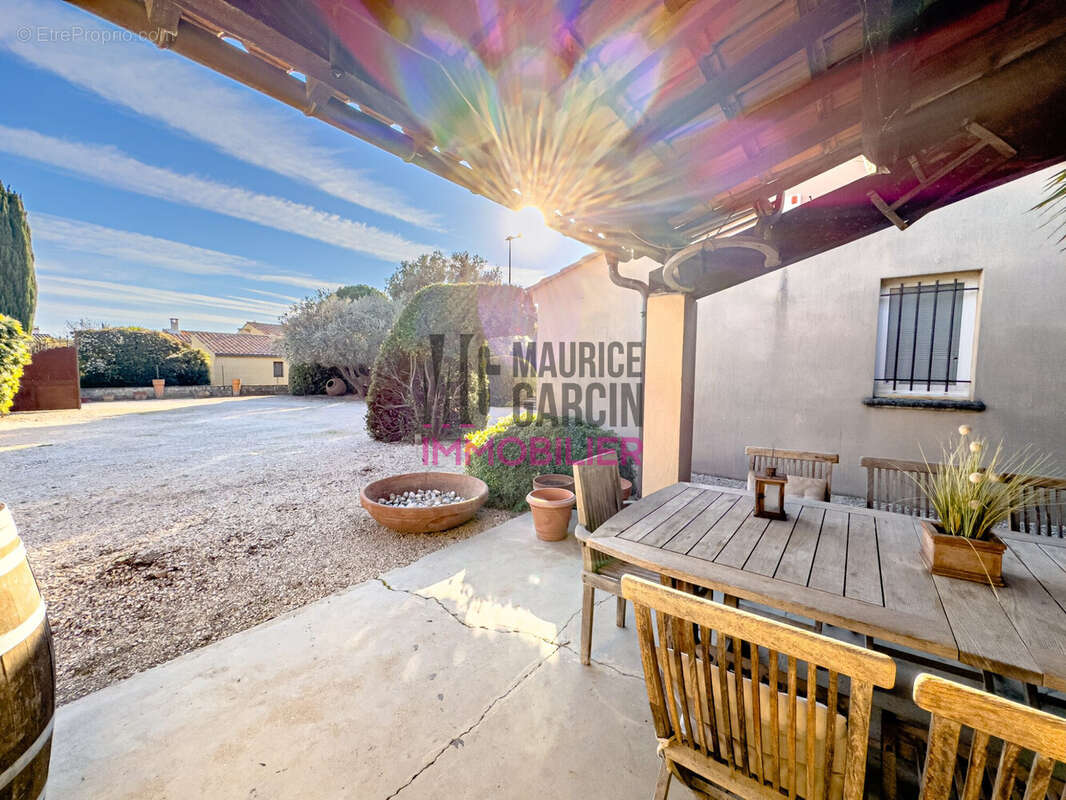 Maison à CAMARET-SUR-AIGUES