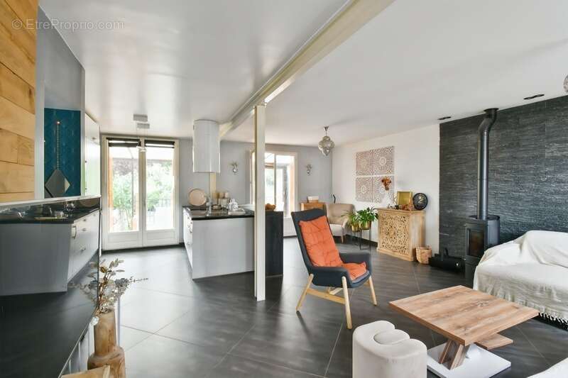 Maison 5 pièces avec véranda - sous-sol total dont grand garage de 25m² - dépendance dans le  jardin - Epinay sur Orge (91) - photo 2