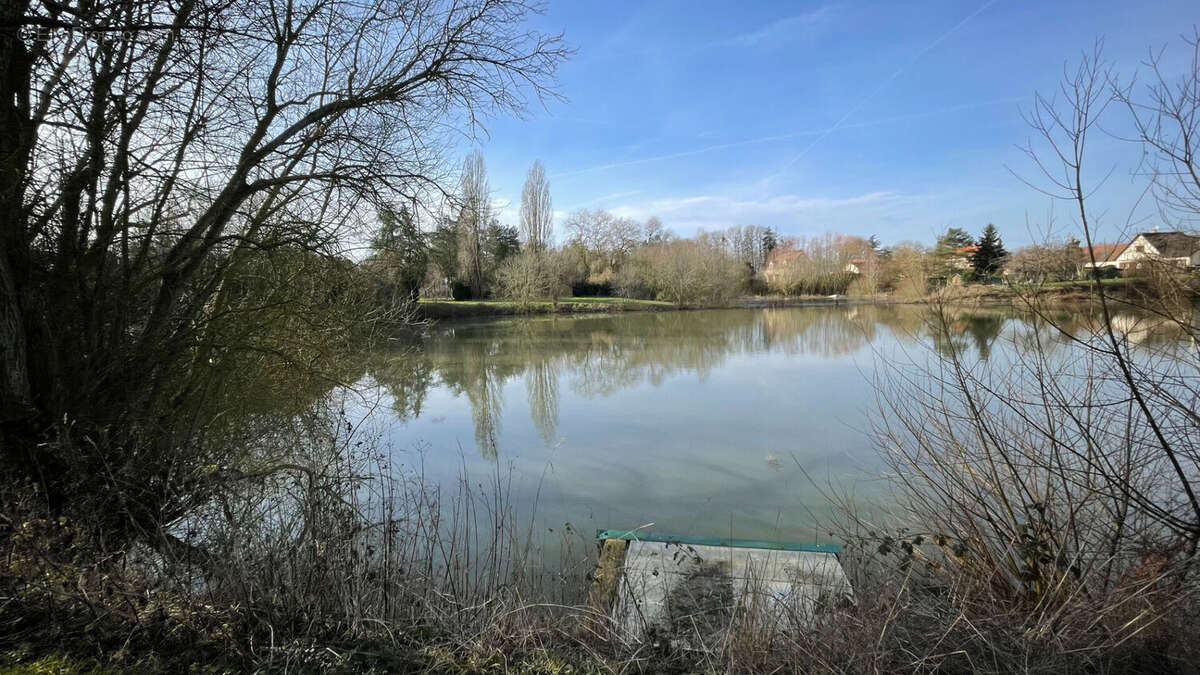 Terrain à COURVILLE-SUR-EURE