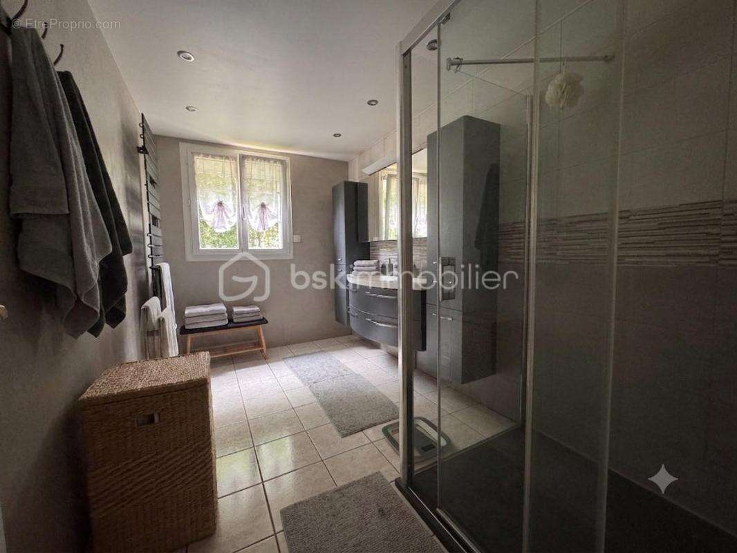 Magnifique Maison Familiale 4 chambres sur sous-sol complet - photo 9