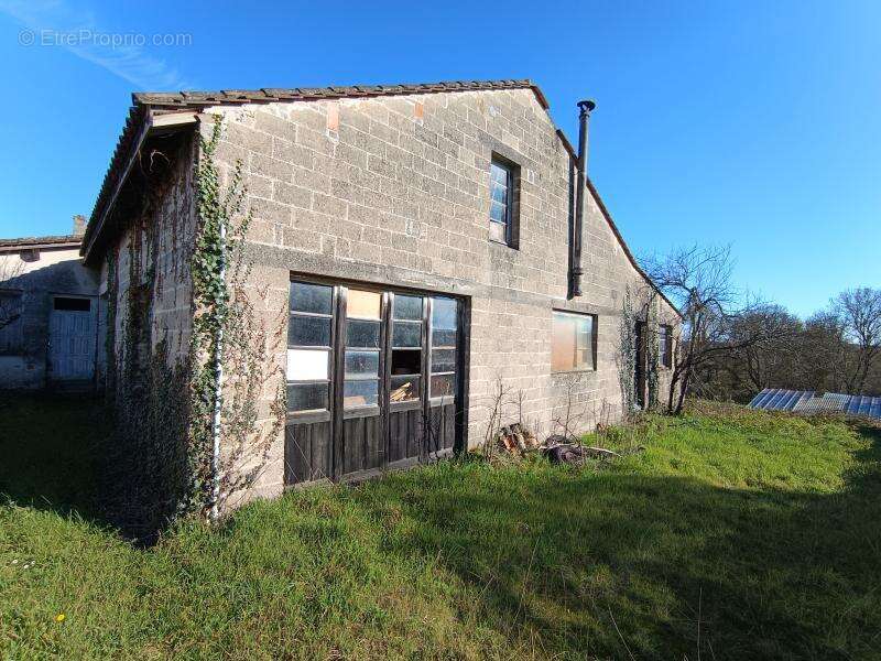 Commerce à LE PIZOU