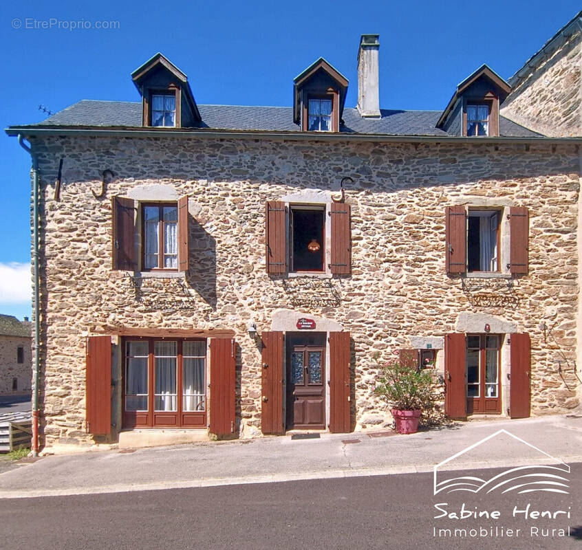 Maison à LA SALVETAT-PEYRALES