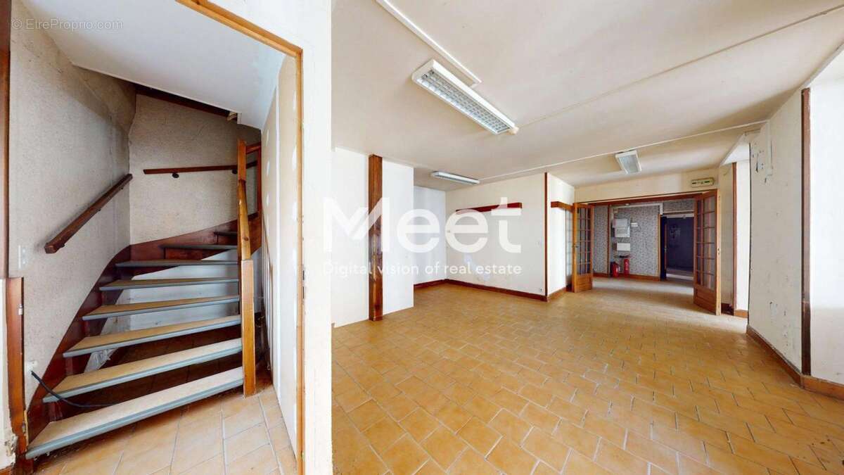 Local commercial - 7 chambres - photo 8