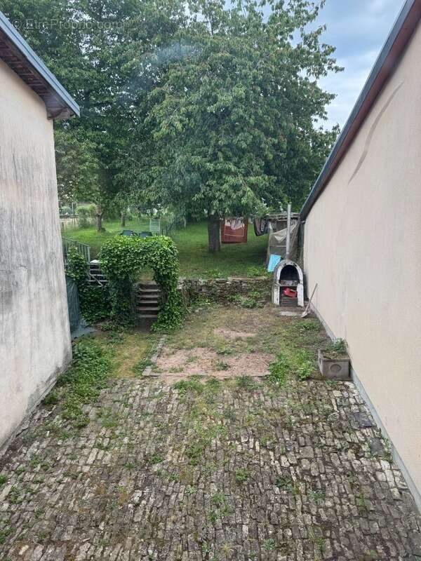 Appartement à MAIZIERES-LES-VIC