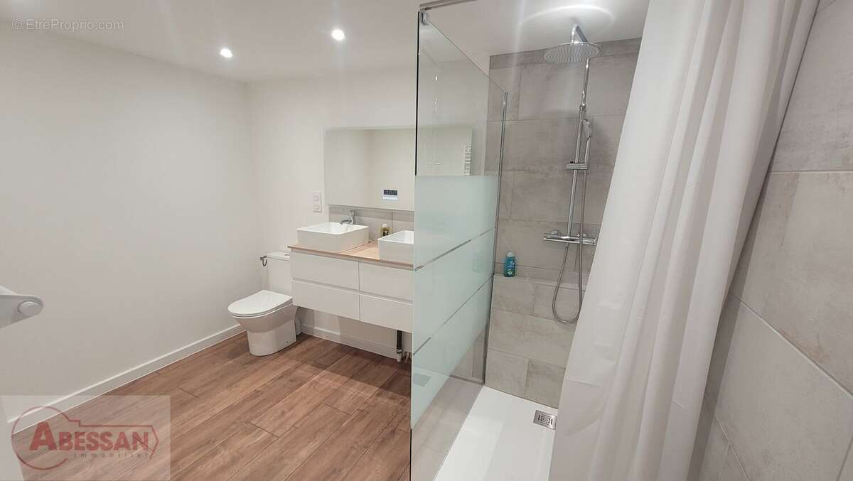 Appartement à ESPINASSES