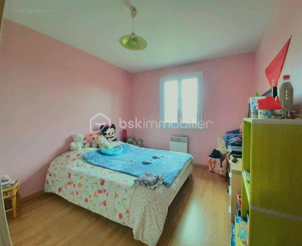 Maison à SAINT-LAURENT-SUR-GORRE