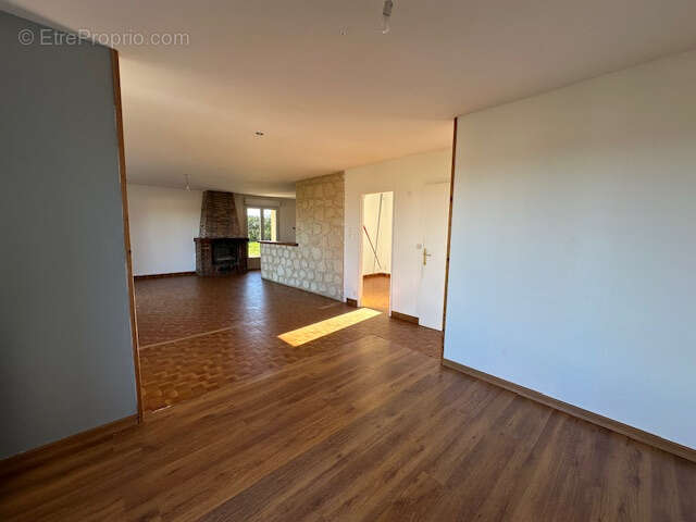 Maison à CHASTELLUX-SUR-CURE