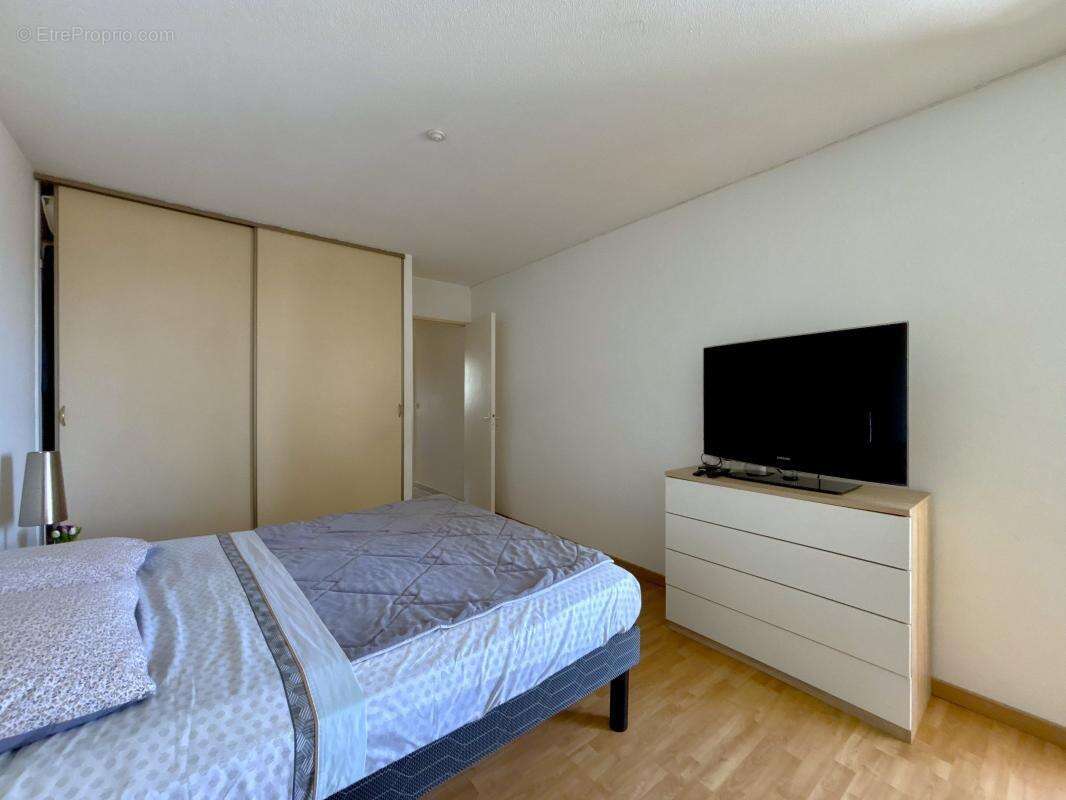 Appartement à SAINT-LAURENT-DU-VAR