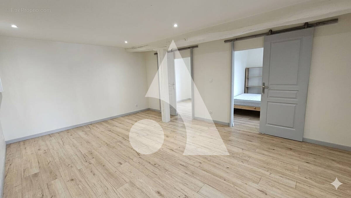 Appartement à SAINTE-GENEVIEVE-DES-BOIS