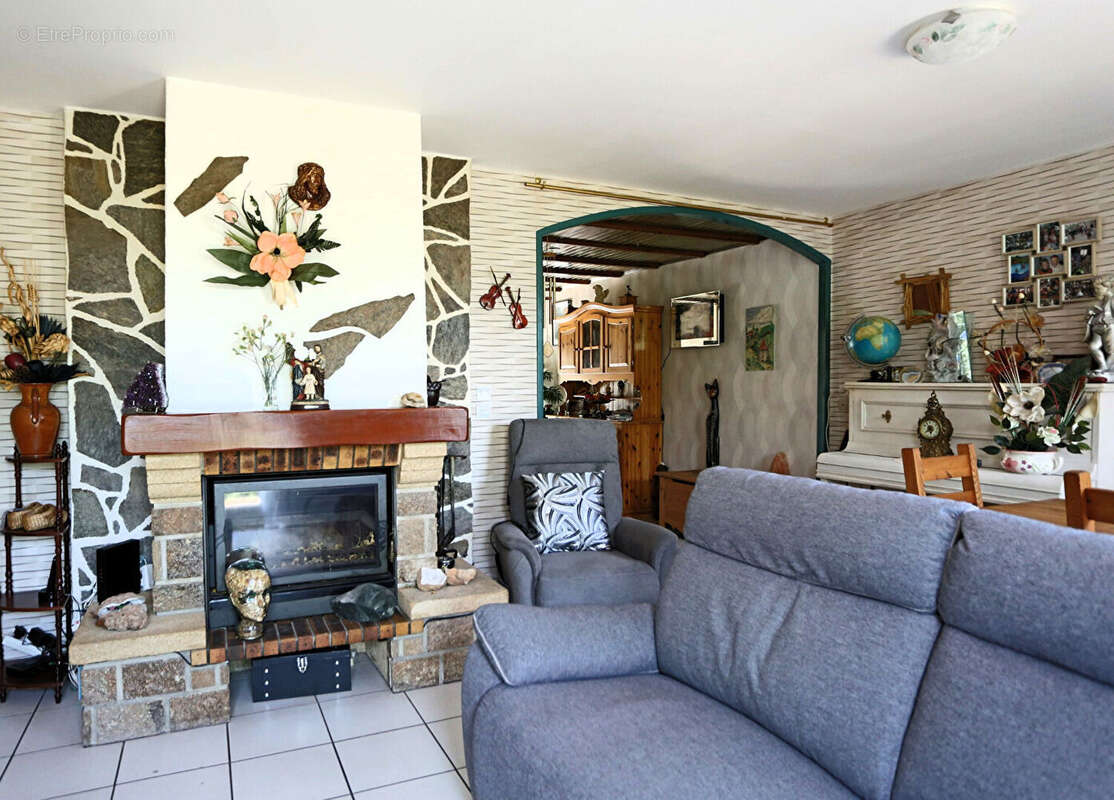 Maison à PESSAT-VILLENEUVE