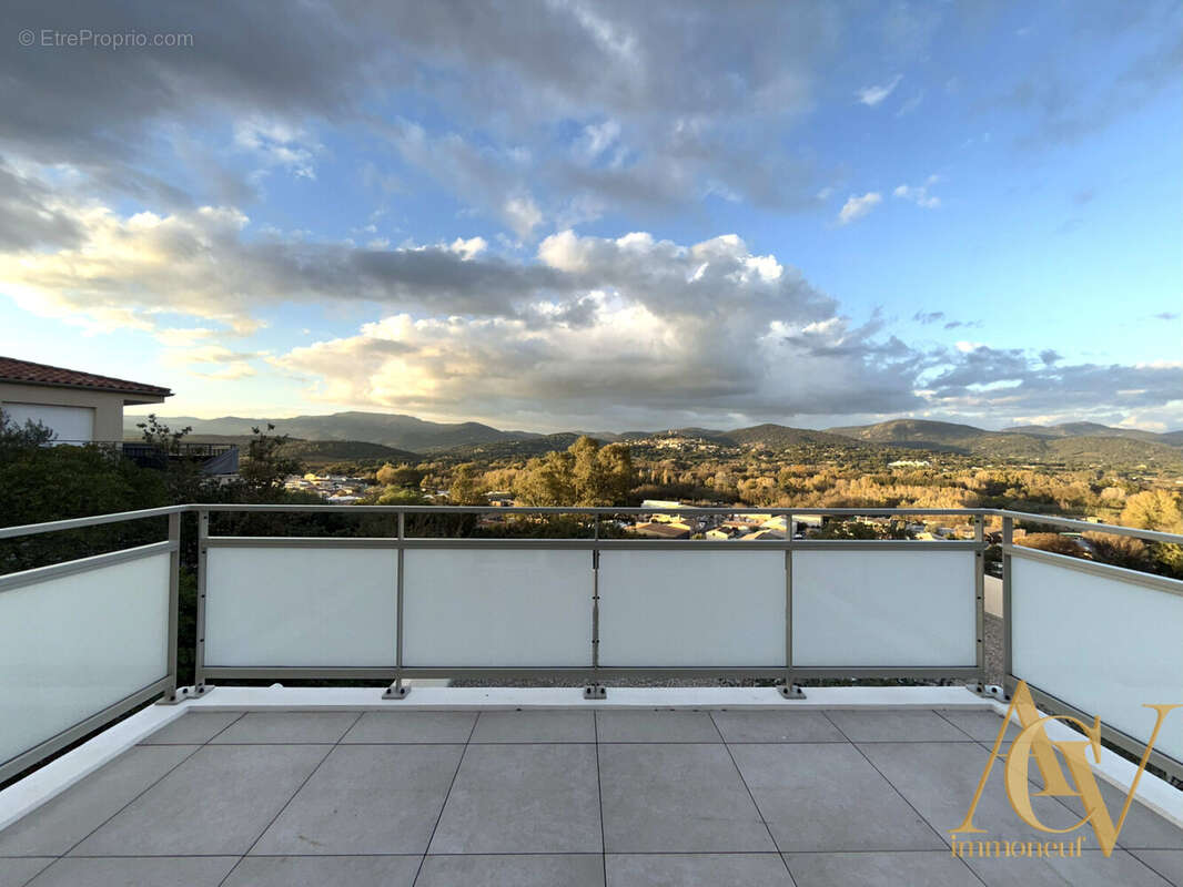 T3 Dernier étage Terrasse &amp; Vue Exceptionnelle 4 - Appartement à COGOLIN