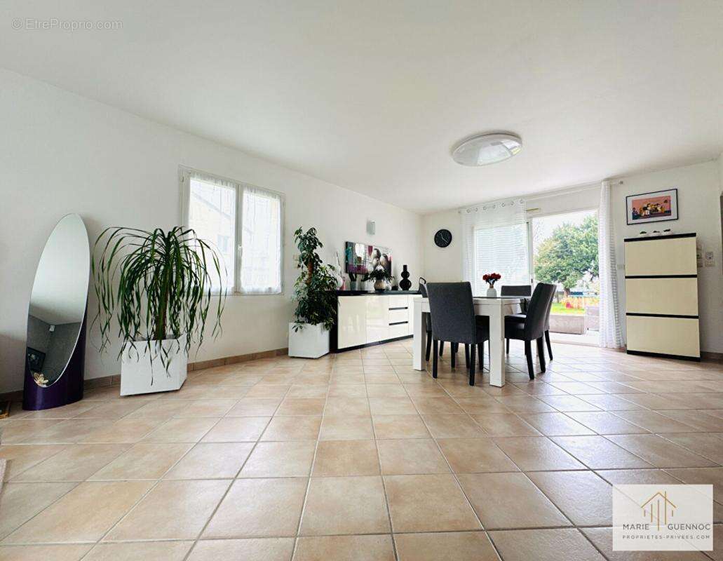 Maison familiale 7 pièces avec double garage située à Basse-Goulaine - photo 2