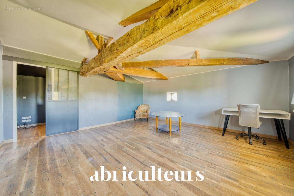 Maison de caractère de 242 m² en vente à Saintes (17100) - photo 13