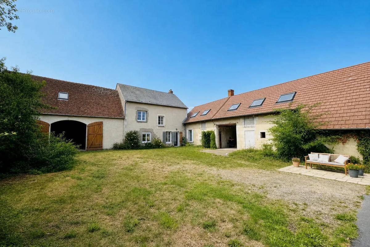 Maison à COUARGUES