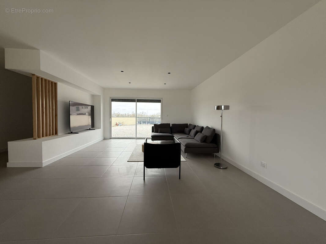 Maison à ESPINASSE-VOZELLE