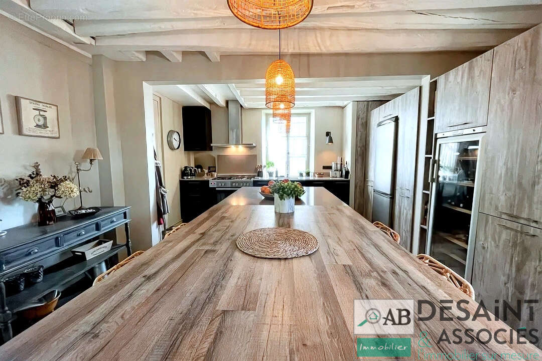 Maison à VILLENEUVE-LE-COMTE